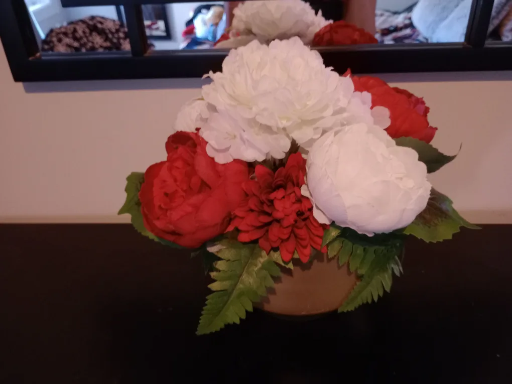 Floral Arrangement - Red & White Flowers image indicator(5)