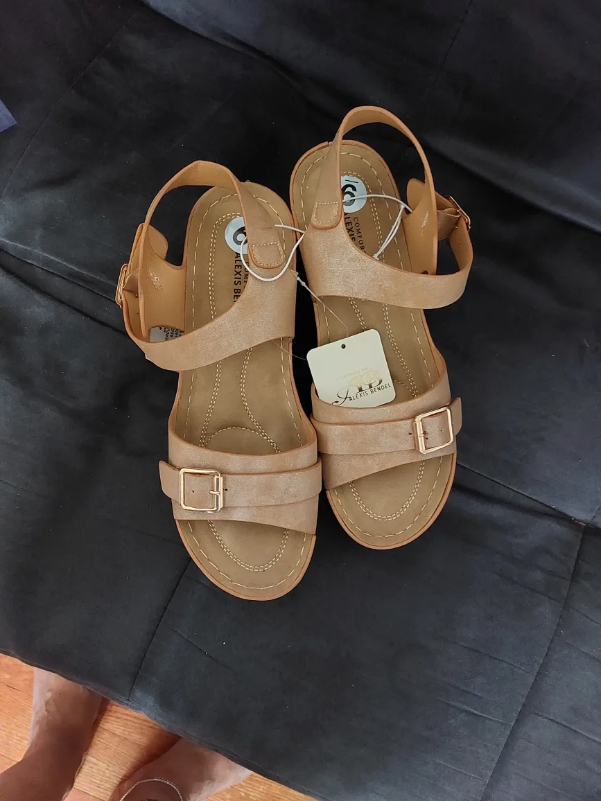 New Alexis Bendel Women's Sandals - Size 9 thumbnail