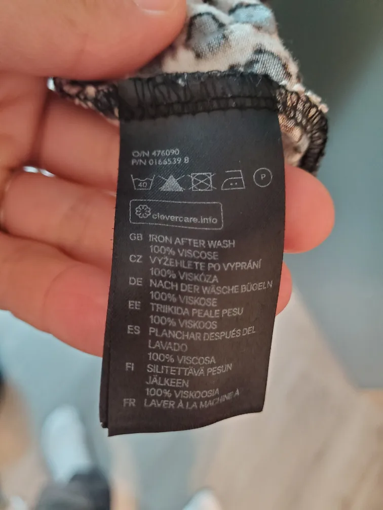 H&M Leopard Print Maxi Dress image indicator(6)