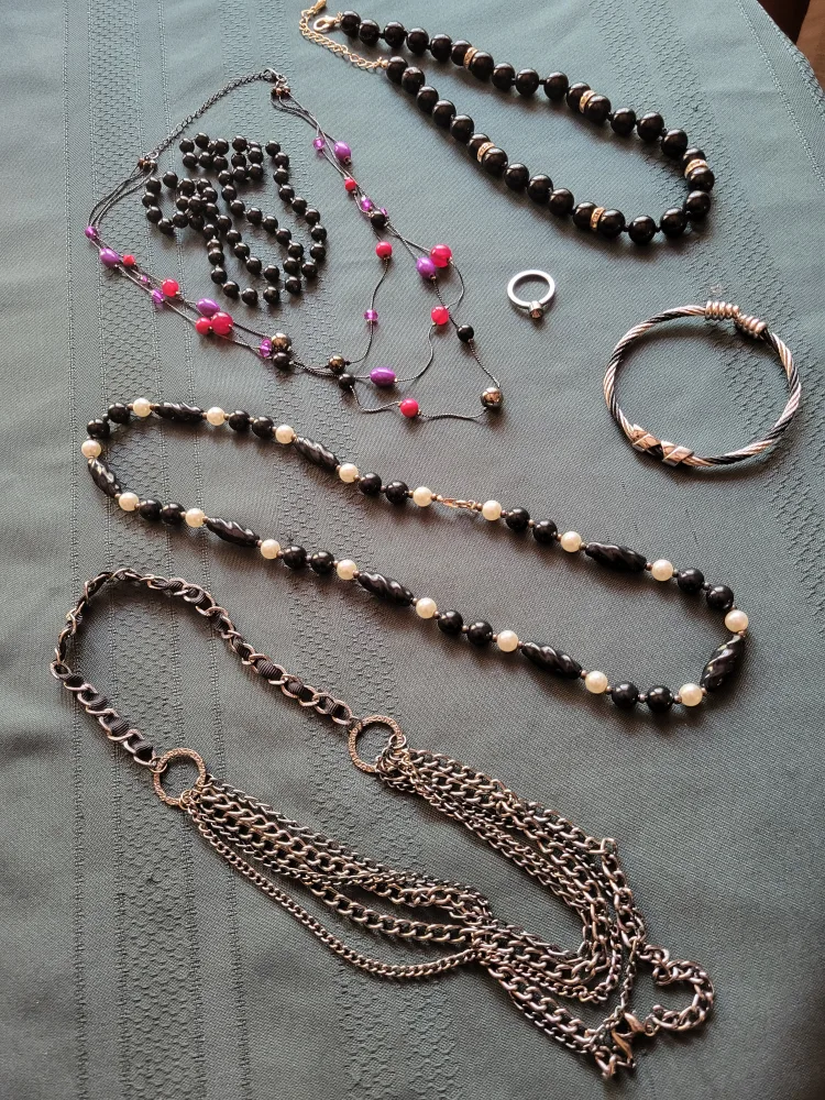 Mixed Lot of Necklaces, Ring, and Bracelet Set of 7 thumbnail