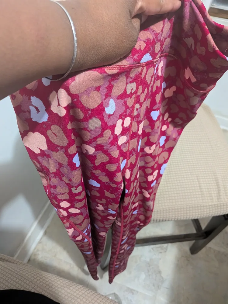 POP Fit L Leggings image indicator(2)