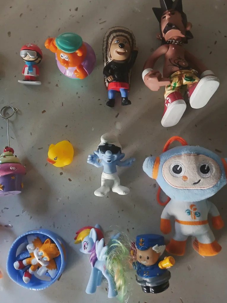 Mixed Lot of Toy Figurines image indicator(2)