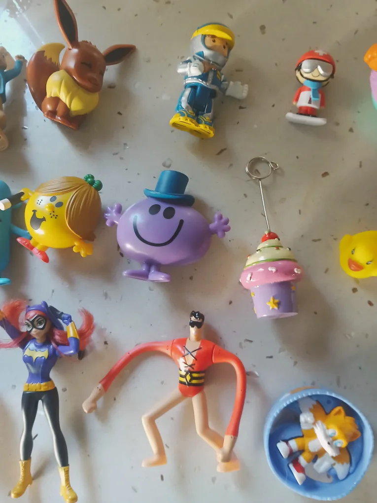 Mixed Lot of Toy Figurines image indicator(3)
