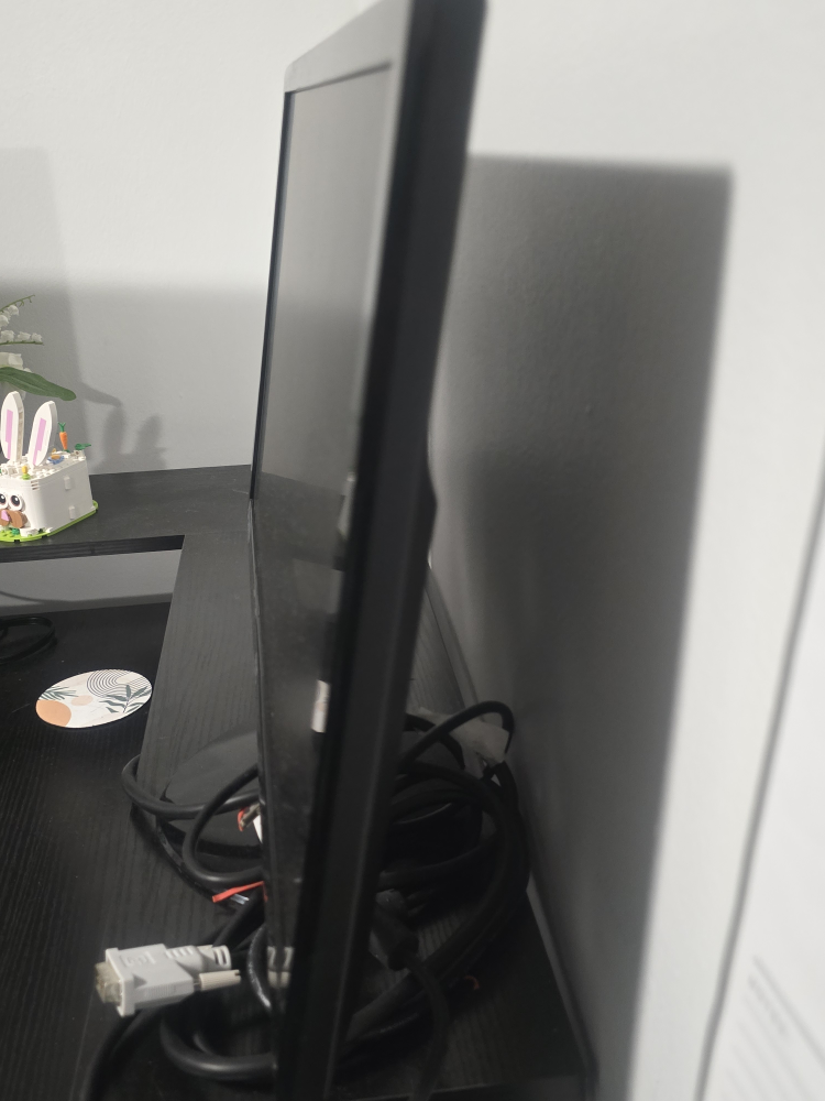 AOC Monitor - photo 2