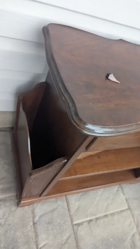 Brown Wooden Side Table with Magazine Rack 🇨🇦 image indicator(6)