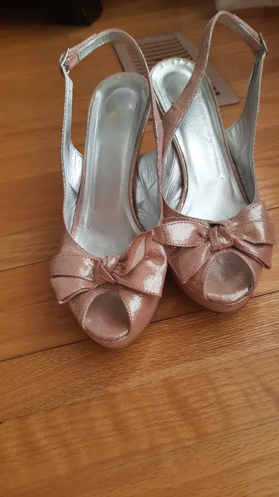 Browns B2 leather Heels - Sz 38/ US 7.5 thumbnail