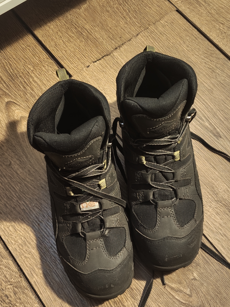 Safety Shoes- Size 9