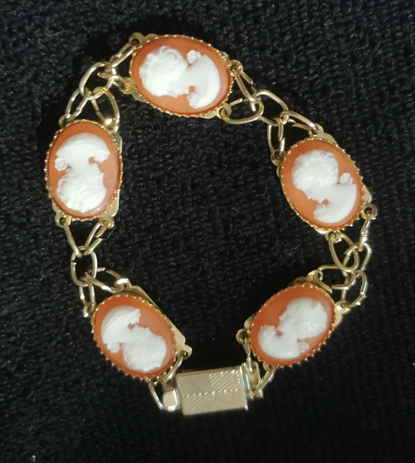 Vintage Cameo Bracelet thumbnail