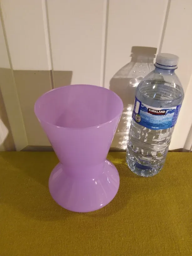 Hourglass Vase 🌷 🇨🇦 thumbnail