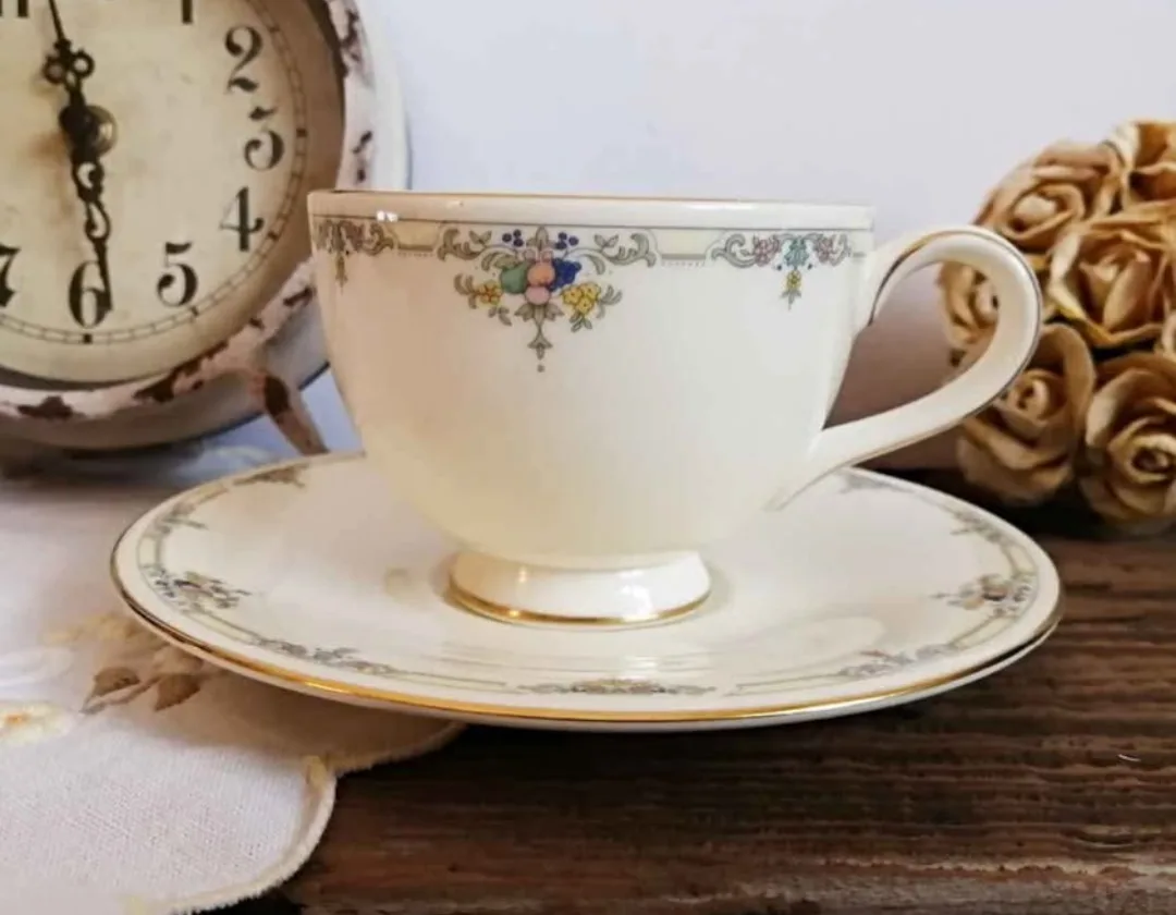 Royal Doulton ~ Fine Bone China "Melanie" Teacup and Saucer thumbnail