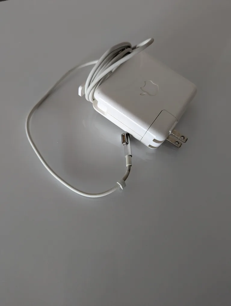 MacBook Pro 15" (Mid 2010) – For Parts / Repair image indicator(8)