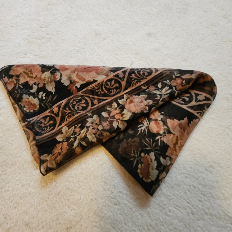 Floral Print Scarf image indicator(2)