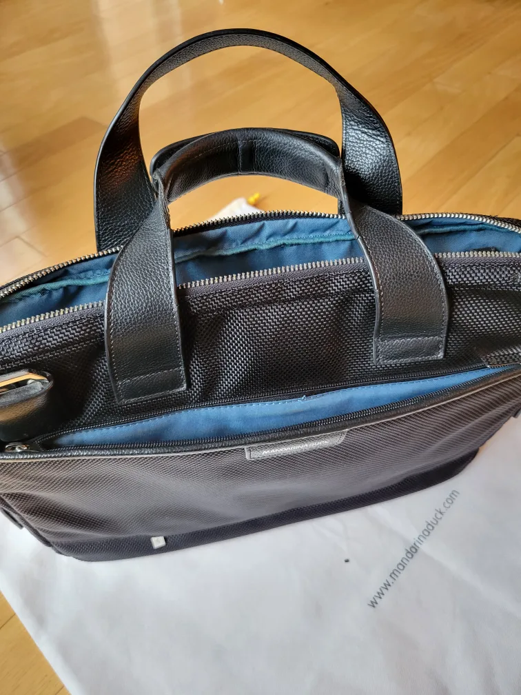 Mandarina Duck Black Nylon & Leather Laptop Messenger Bag image indicator(4)