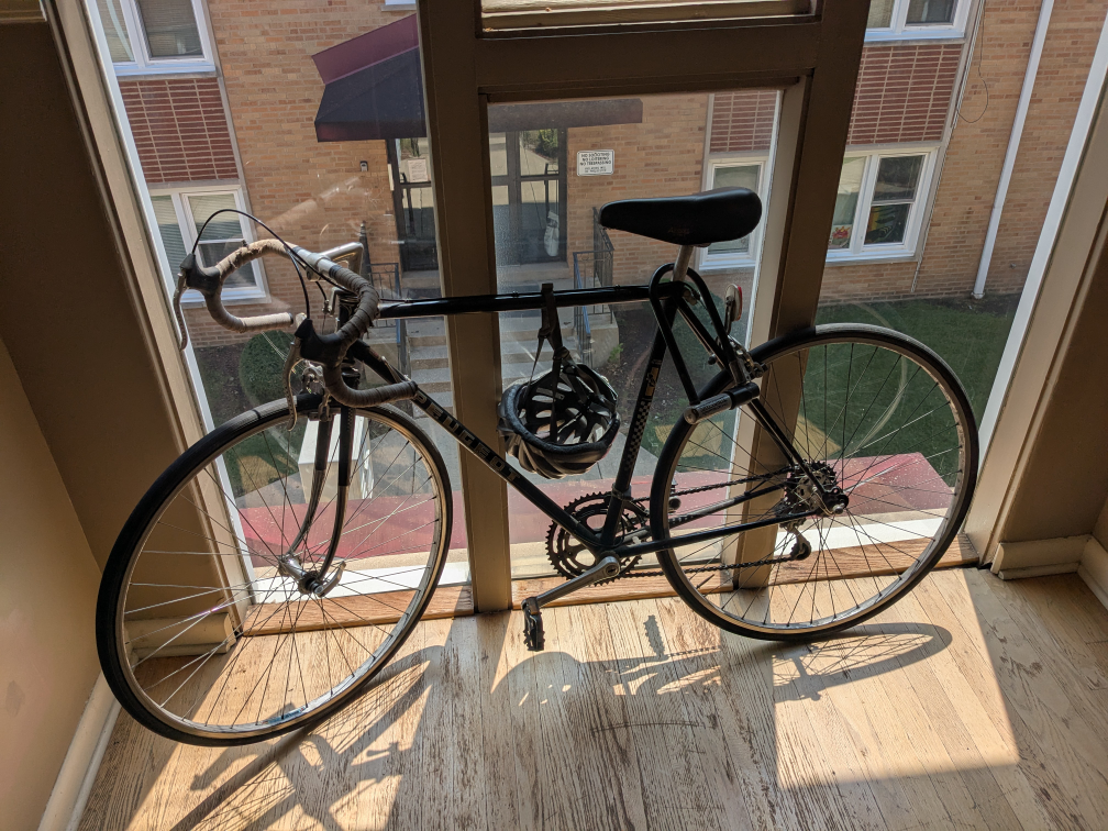 Peugeot Road Bike with helmet and bike lock