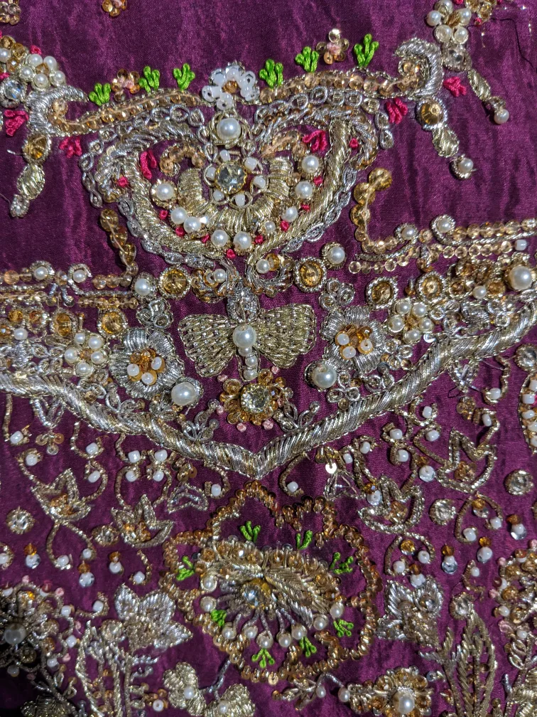 Embroidered Wedding dress image indicator(3)