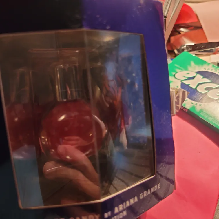Ariana Grande Perfume Gift Set - Sweet Like Candy & Ari image indicator(4)