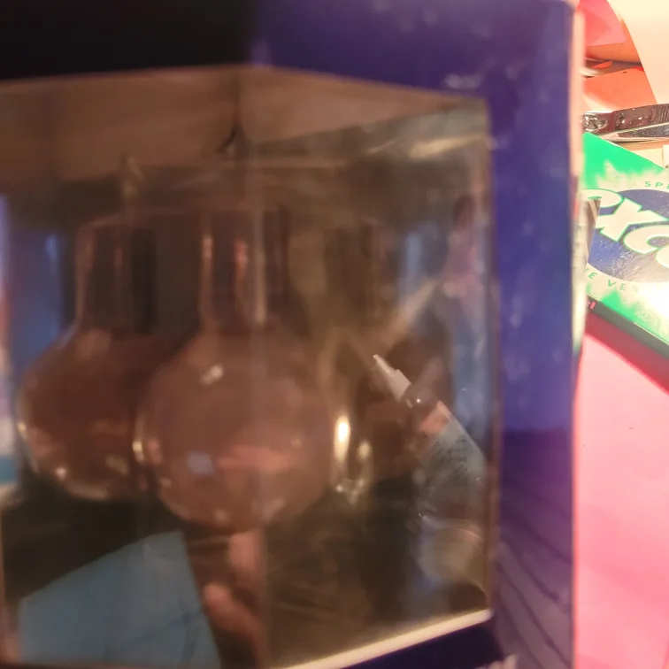 Ariana Grande Perfume Gift Set - Sweet Like Candy & Ari image indicator(5)