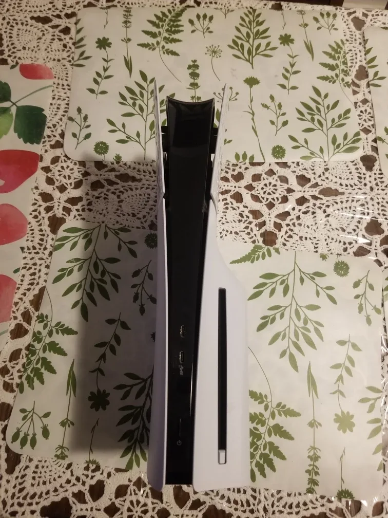 PS5 Slim Disc Spiderman 2 Edition Bundle image indicator(4)