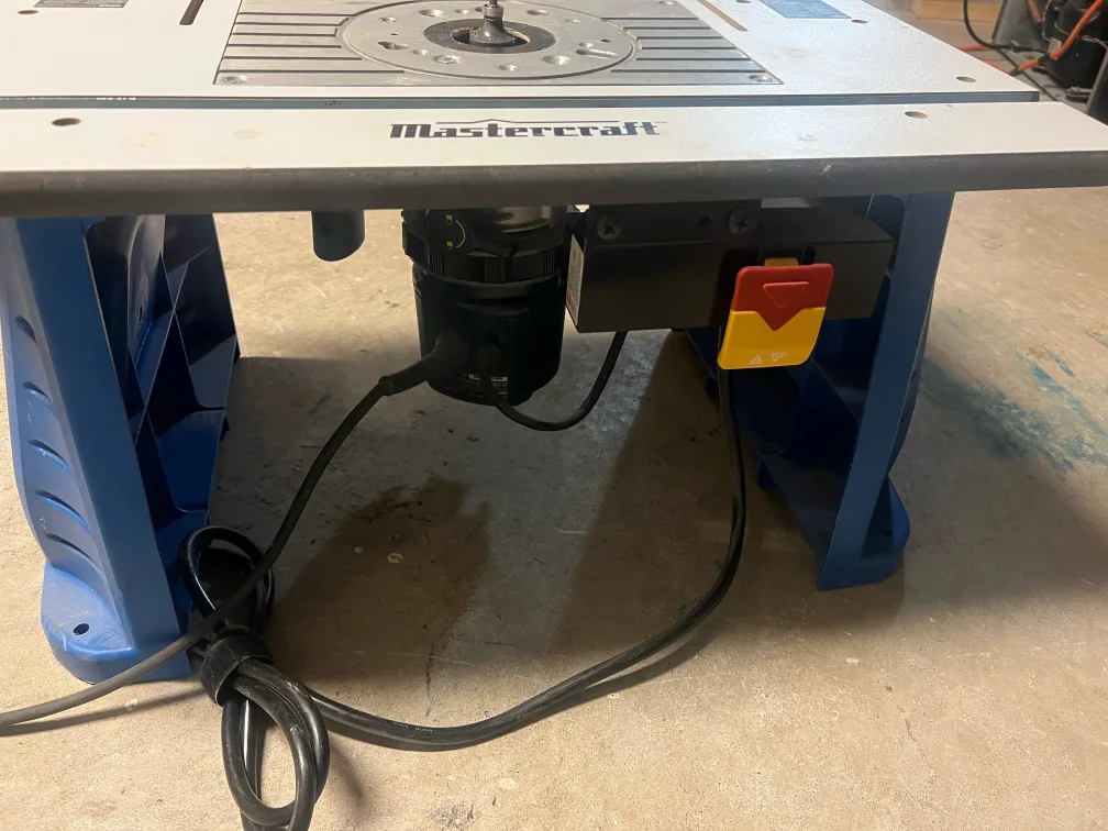 Mastercraft Router Table with Mounted ryobi Router thumbnail