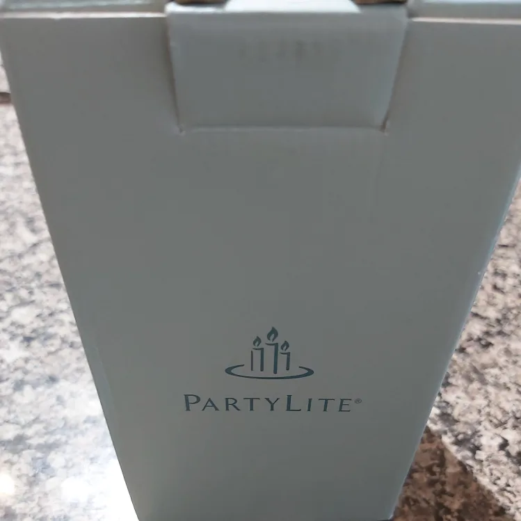 🇨🇦 Partylite Heirloom Pearls Volupte Elegance Pillar Candle image indicator(2)