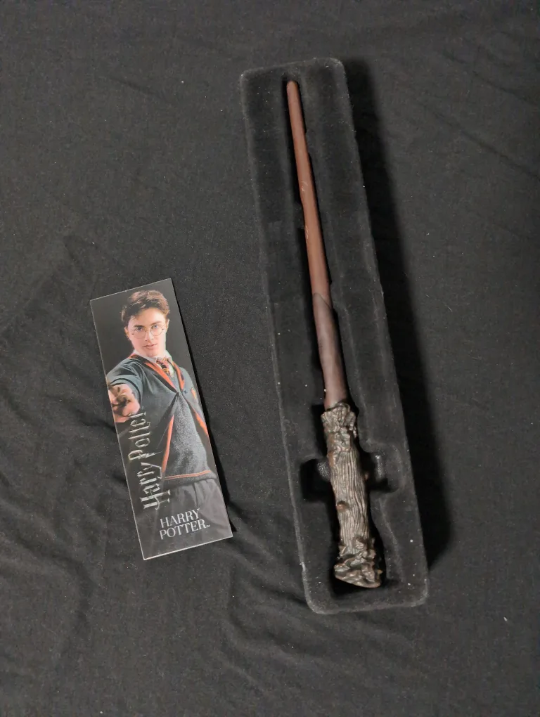 Harry Potter Wand with Bookmark for free. thumbnail
