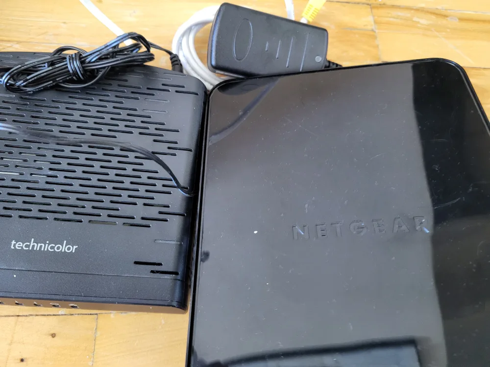 FREE Internet Modems 🇨🇦 image indicator(2)