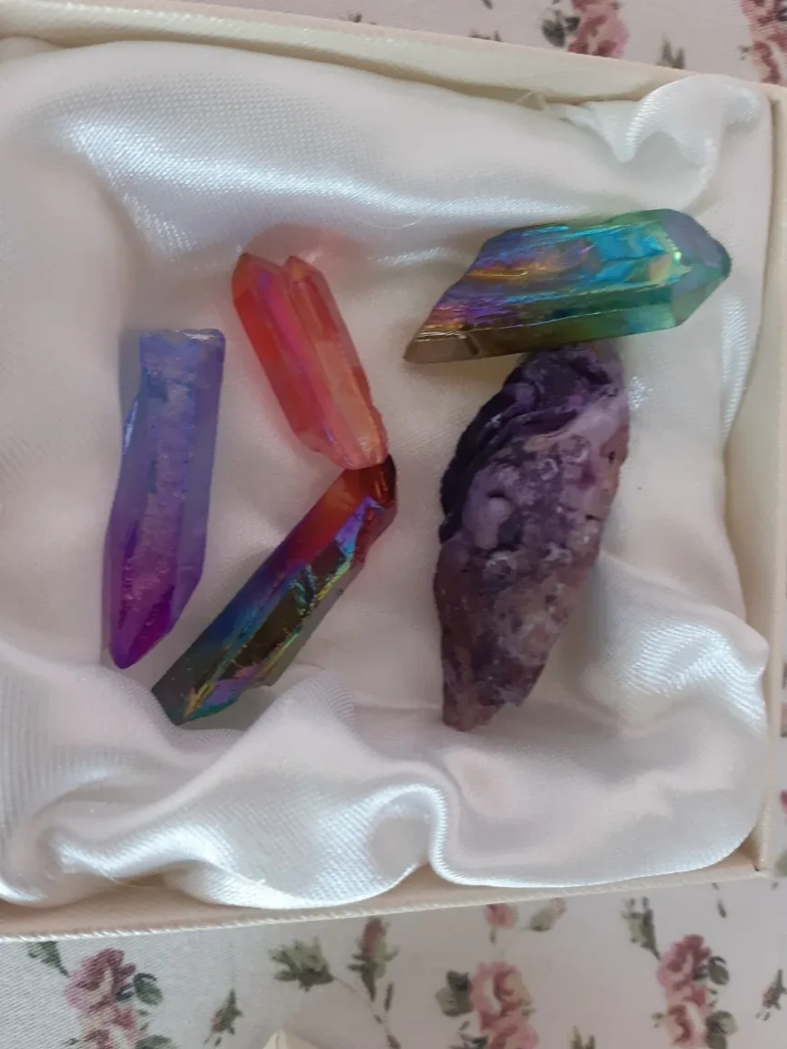 Assorted Aura Quartz Crystal Set & 1 Agate Geode thumbnail