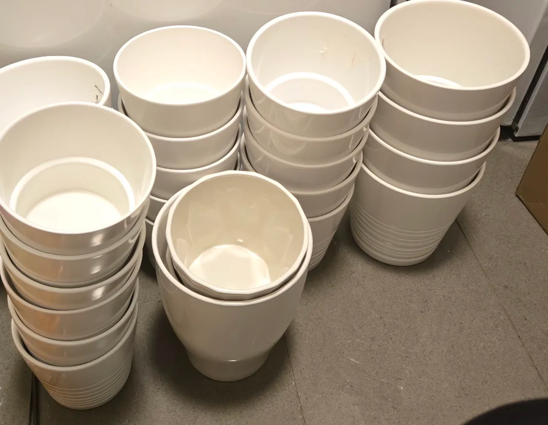 Huge lot of 🪴 houseplant 🪴 supplies! (Pots, Soil, etc.) thumbnail