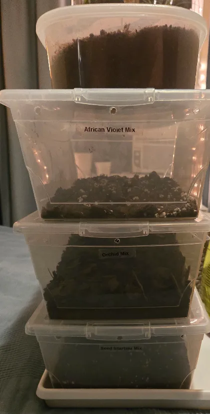 Huge lot of 🪴 houseplant 🪴 supplies! (Pots, Soil, etc.) image indicator(3)