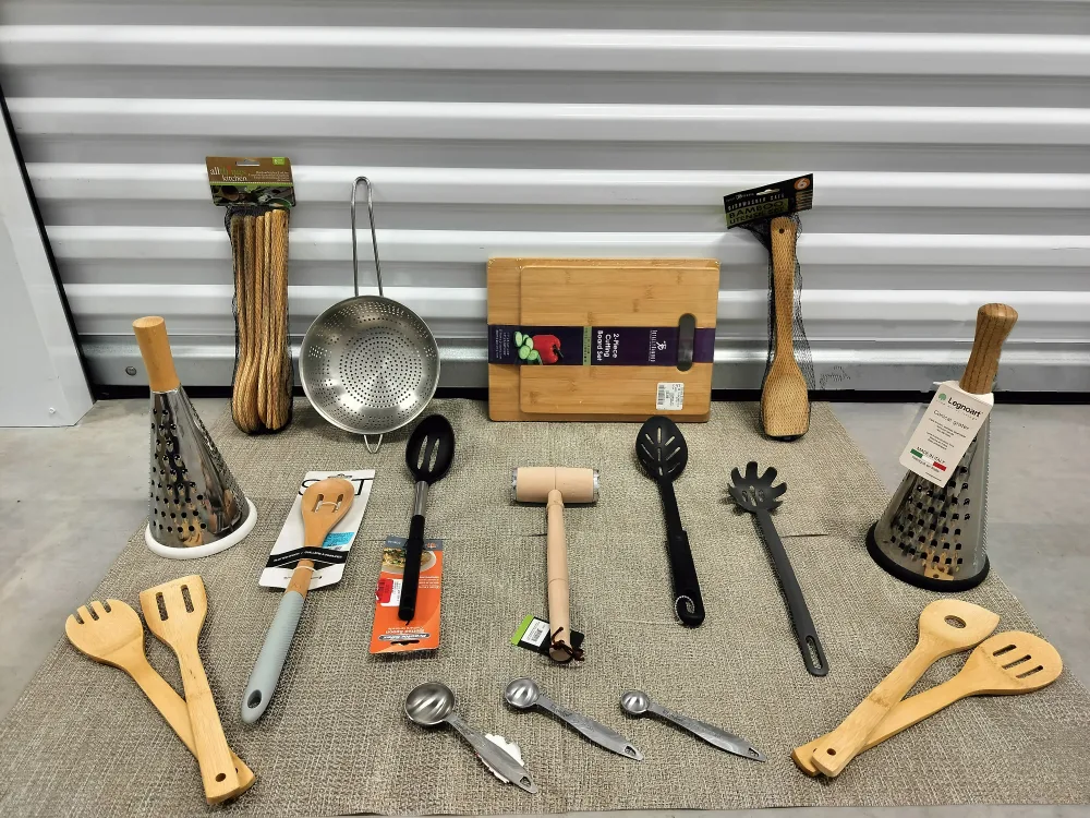 Variety of Kitchen Utensils - Great Condition! thumbnail