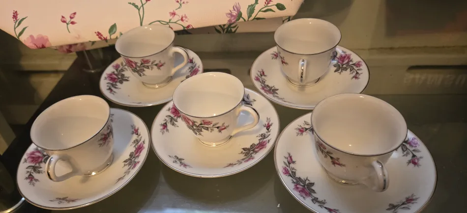 Sone China Japan Teacup & Saucer Set image indicator(3)