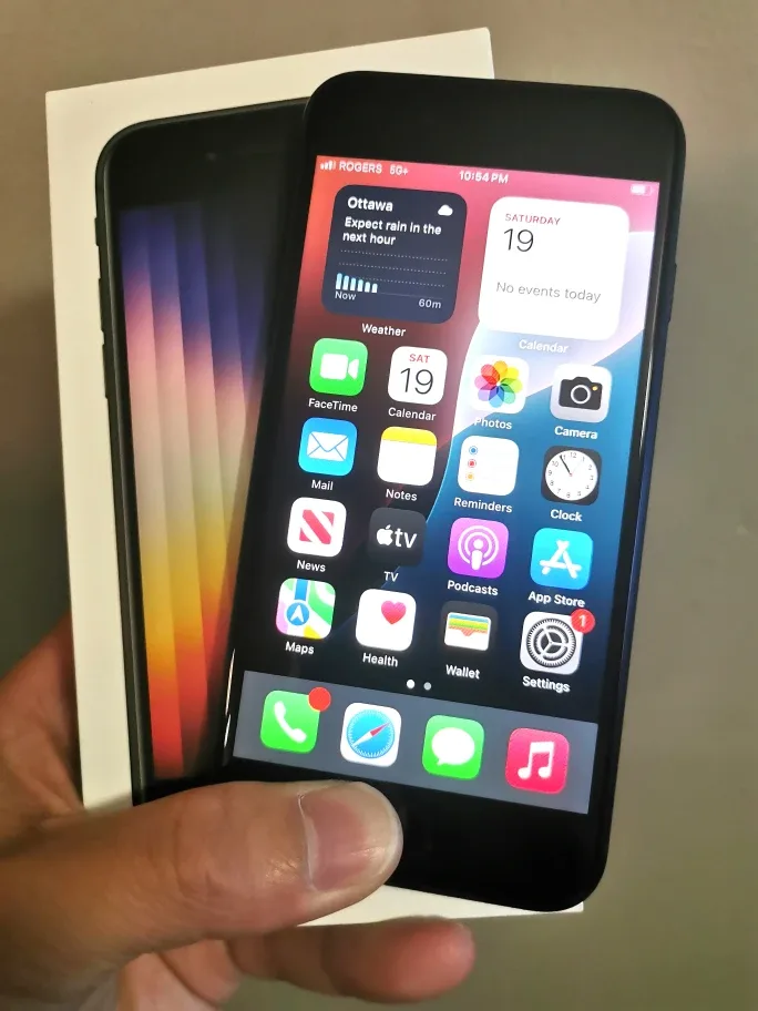iPhone SE 2022 3rd 5G 64G Midnight thumbnail