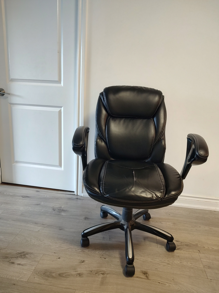 Black Executive Office Chair - photo 2