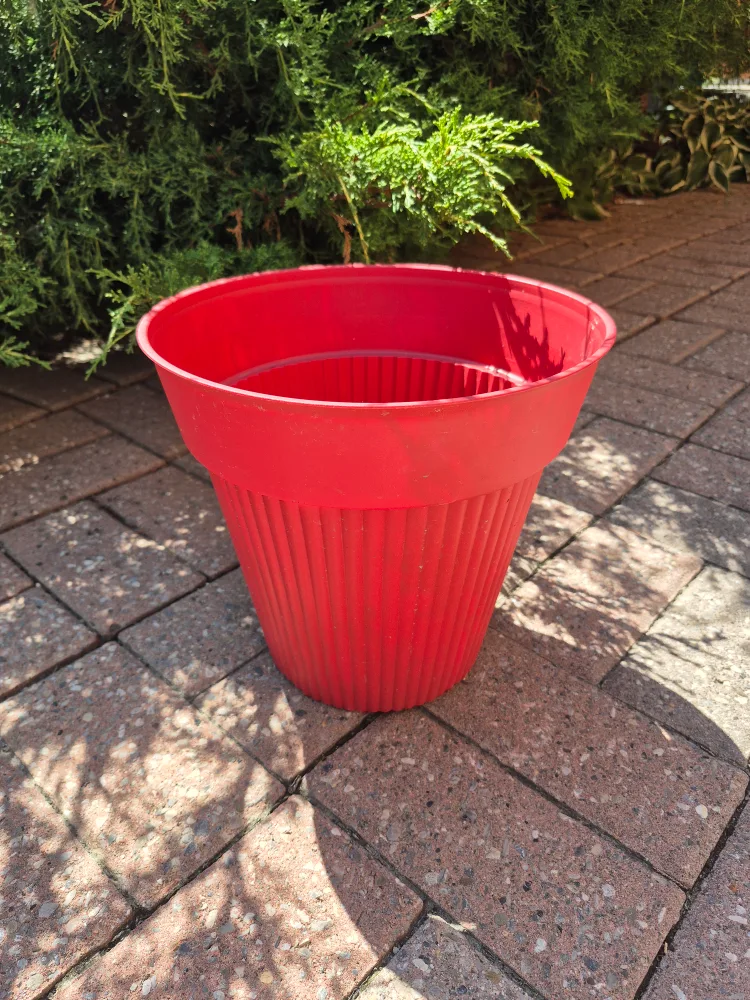 Red Plastic Flower Pot image indicator(2)