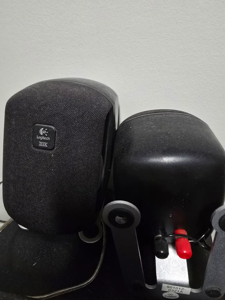 logitech 5.1 Channel Speaker System image indicator(4)