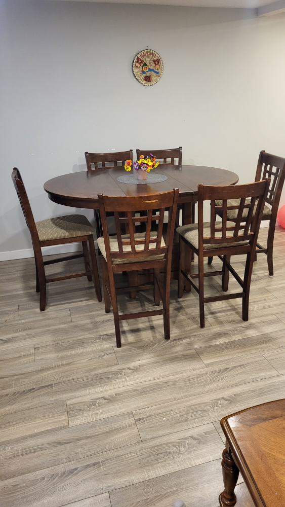 Dining Table with 6 Chairs. Pub height.