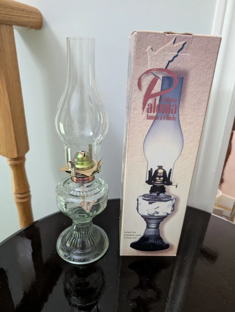 🇨🇦Vintage Paloma Oil Lamp thumbnail