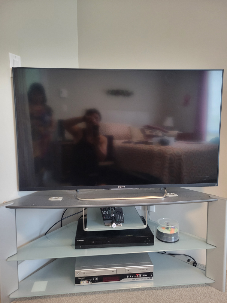 Free -Corner TV Stand - Glass Shelves - photo 2