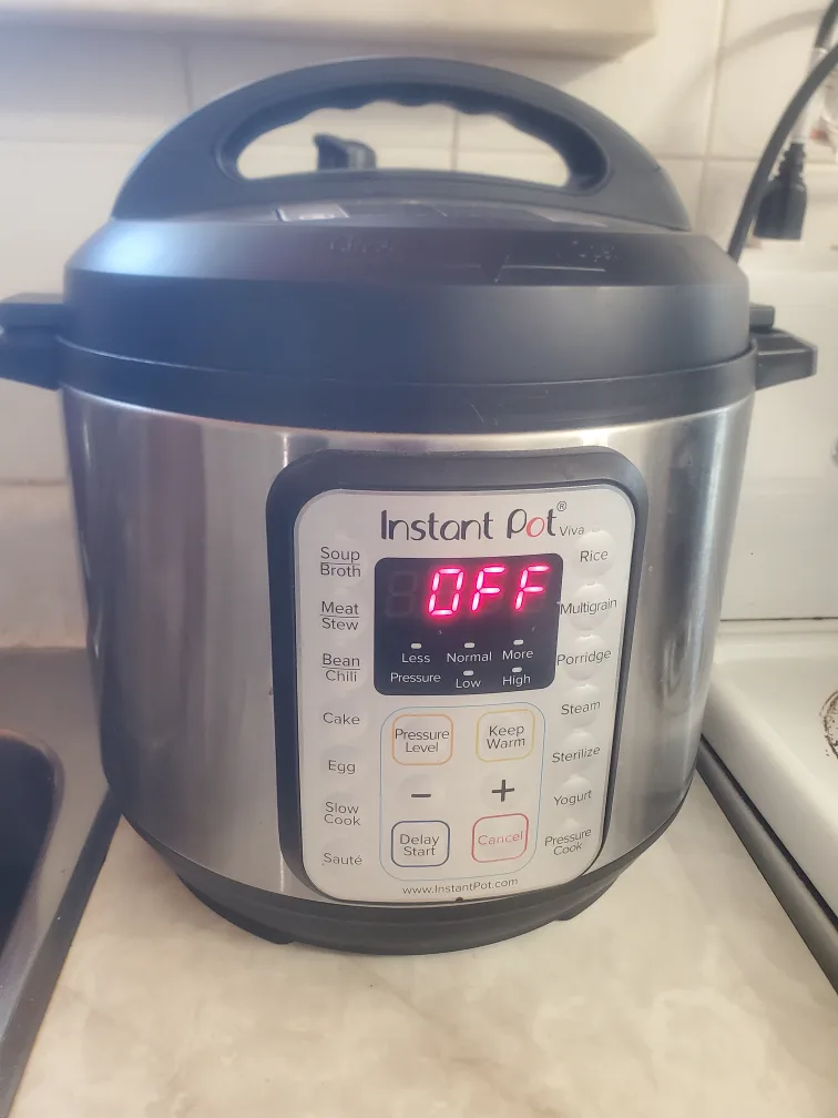 Instant Pot Duo 7-in-1 8 quart electric pressure cooker like new thumbnail