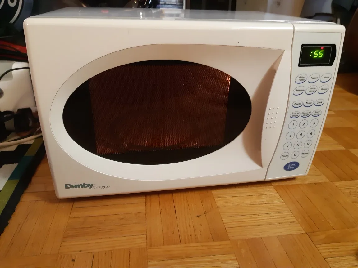 Danby 0.7 cubic Designer Microwave 🇨🇦 thumbnail
