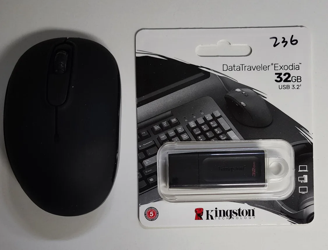 Kingston 32GB USB Drive + Free wireless mouse thumbnail
