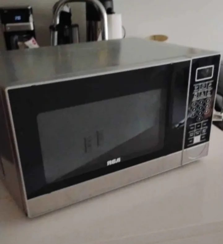 RCA Microwave Oven - Clean & Ready! thumbnail