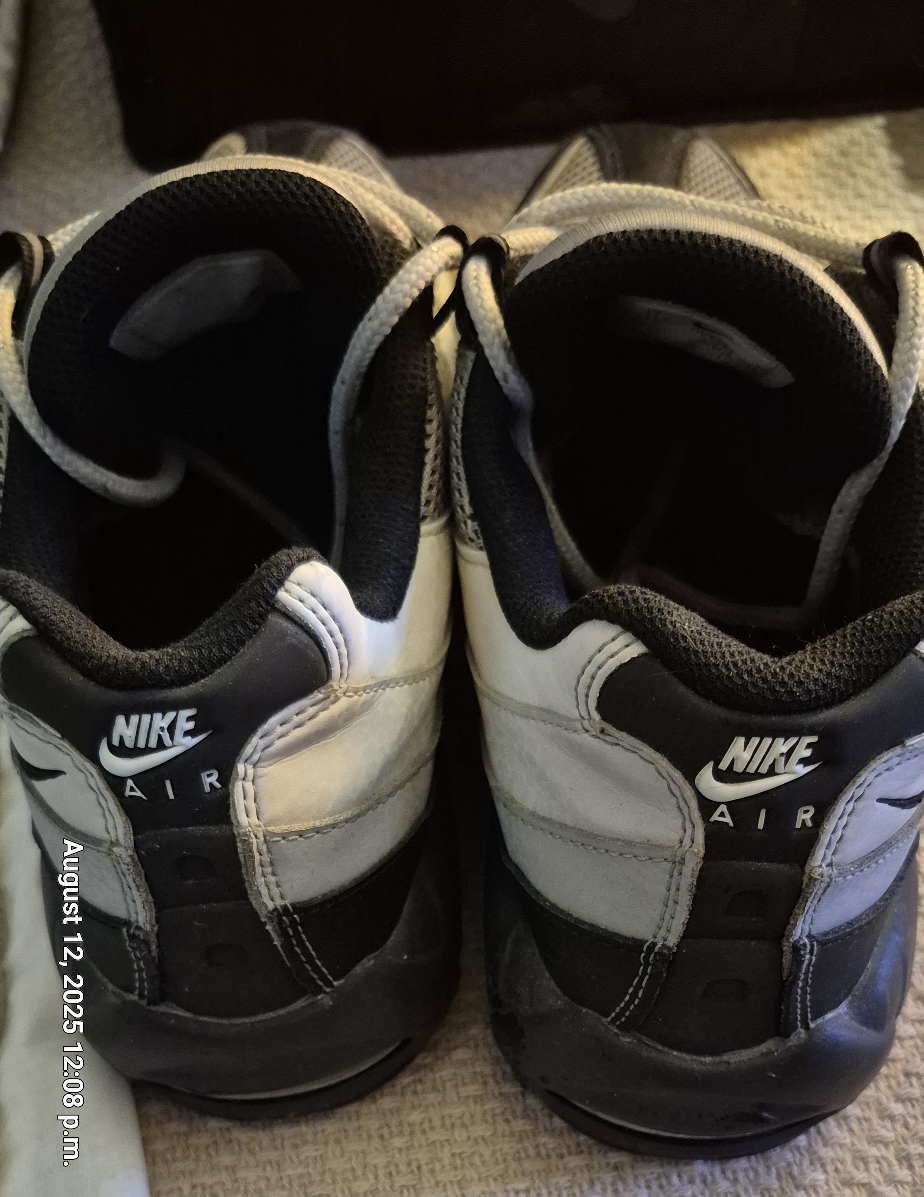 Mens size 11 Nike Air Max shoes - photo 2