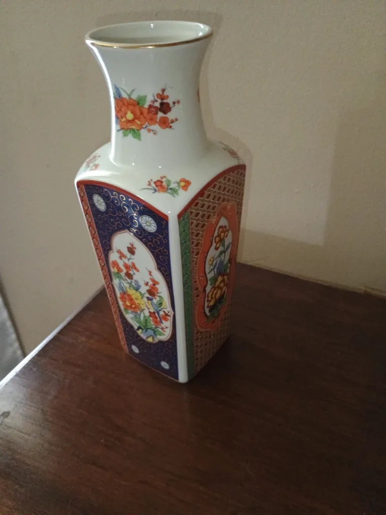 Vintage Floral Vase thumbnail