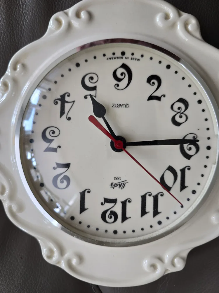 Schatz 1881 Quartz Wall Clock - Cream image indicator(3)