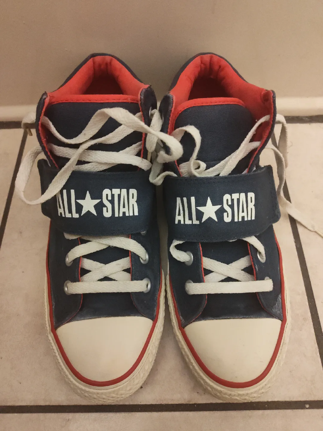 Converse All Star High Top Sneakers (SIZE 9) image indicator(4)