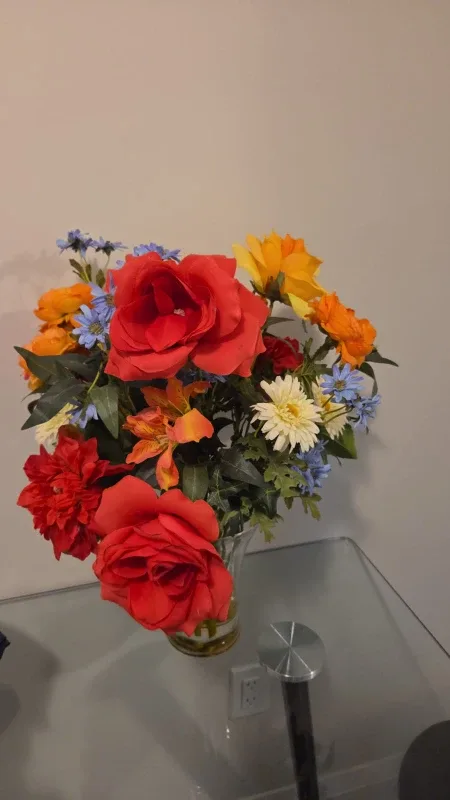 Floral Arrangement (Fake) + Vase thumbnail