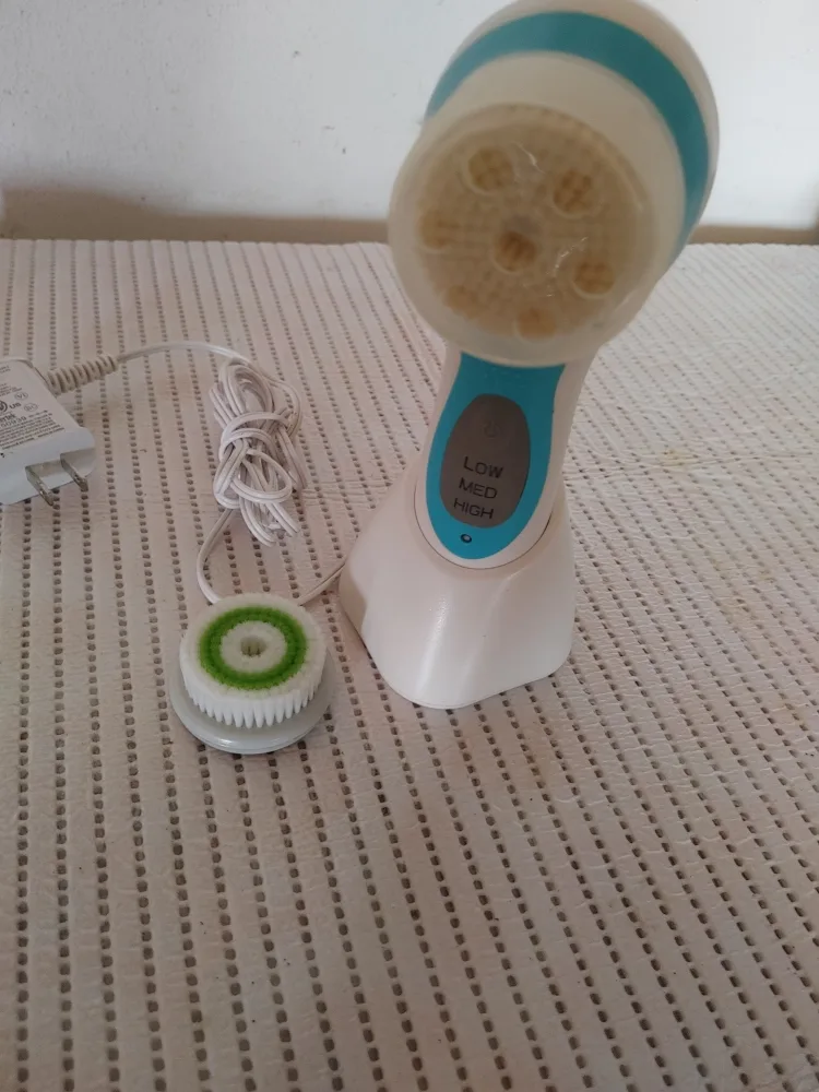 Facial Cleansing Brush thumbnail