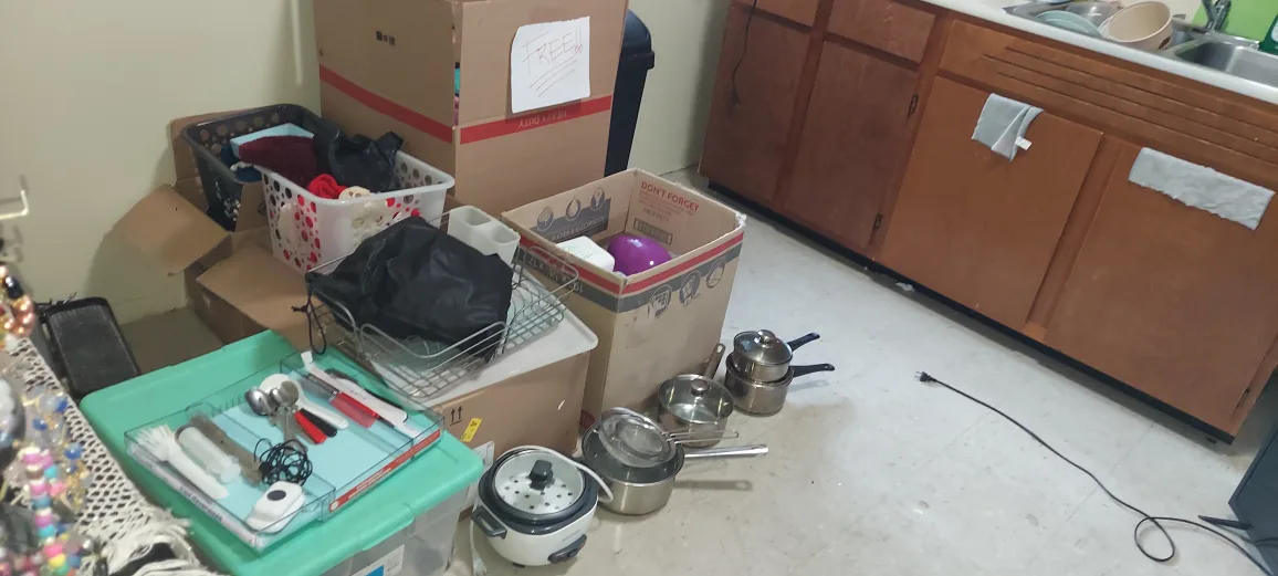 Assorted Kitchenware: Rice Cooker, Pots, Pans image indicator(2)