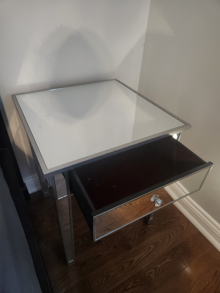 2 Mirrored Nightstands with Drawer - price is for the pair - photo 2